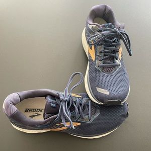 Men’s Size 9 Brooks Running Shoes